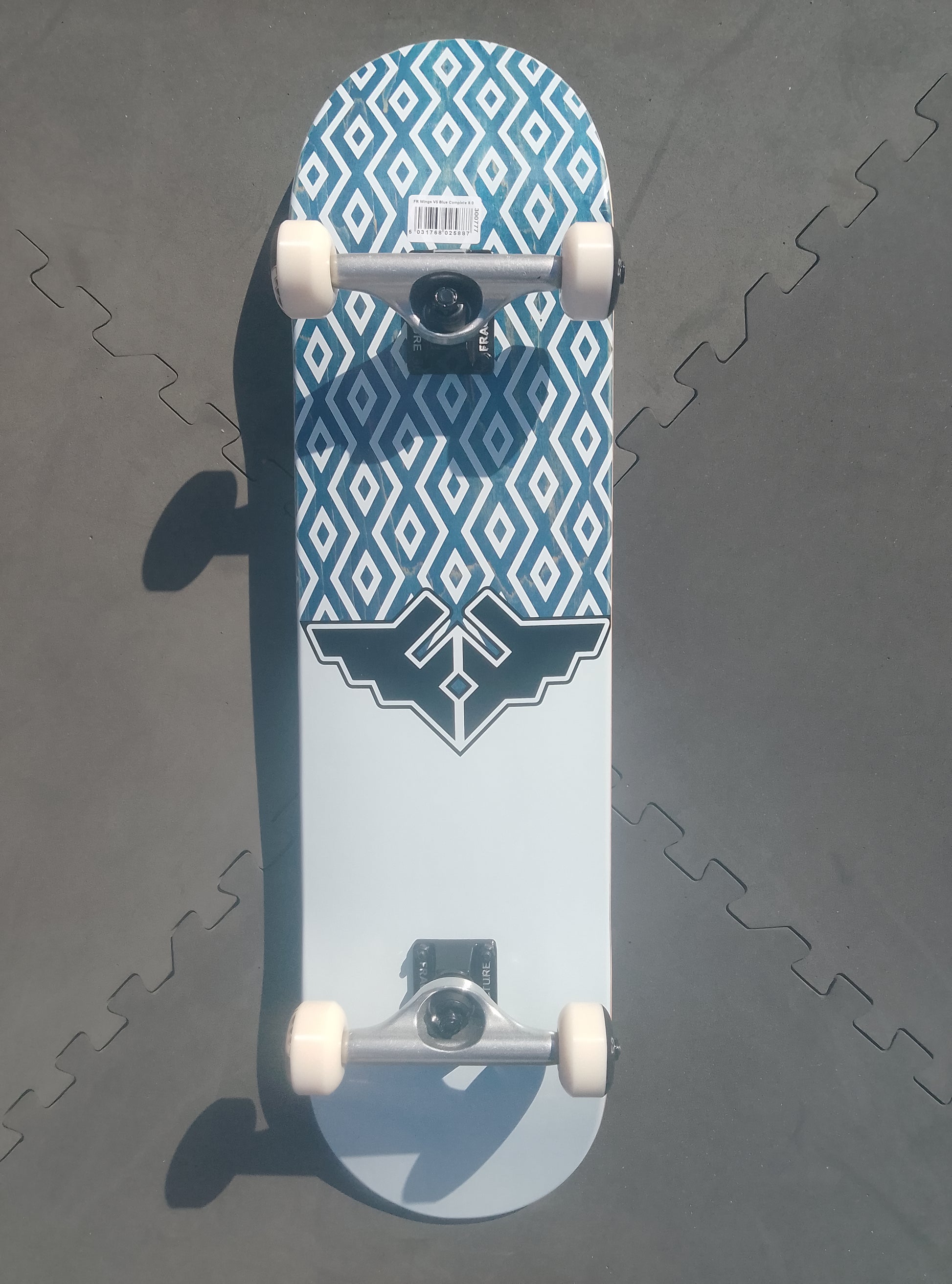 Fracture blue and white complete 7.75' image 0